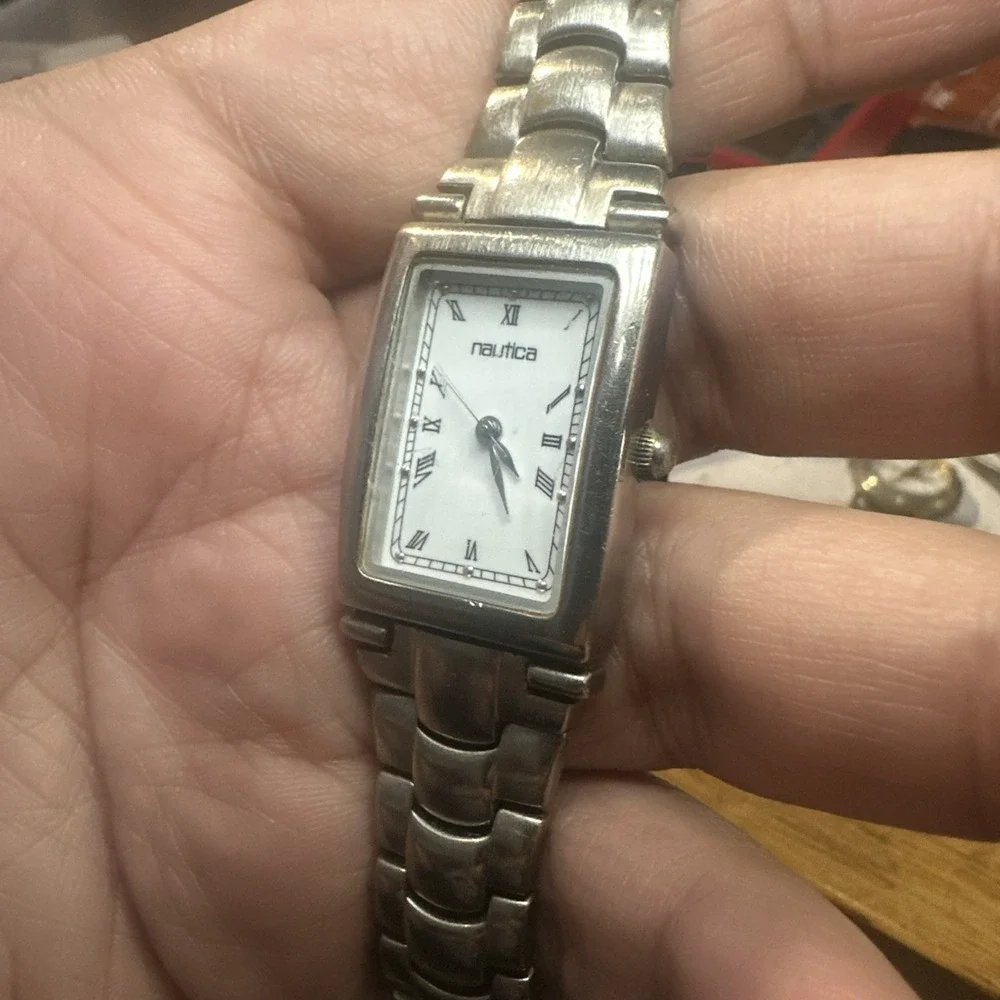 Working VTG Nautica Ladies Watch Silver Tone Quartz New Battery 21mm Fit 6.25